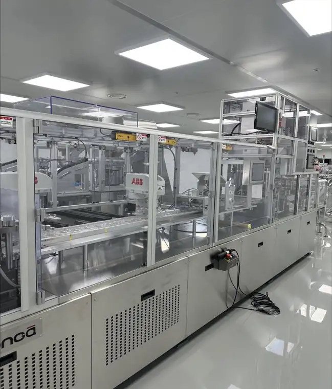 Línea automatizada de ensamblaje y envasado en APR Factory