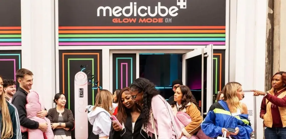 Tienda medicube con público en el extranjero